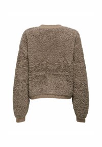 Puchaty brązowy sweter o cropped fasonie, okrągłym dekolcie i ściągaczach. Posiada teksturowany, miękki materiał. Brak widocznych zapięć.