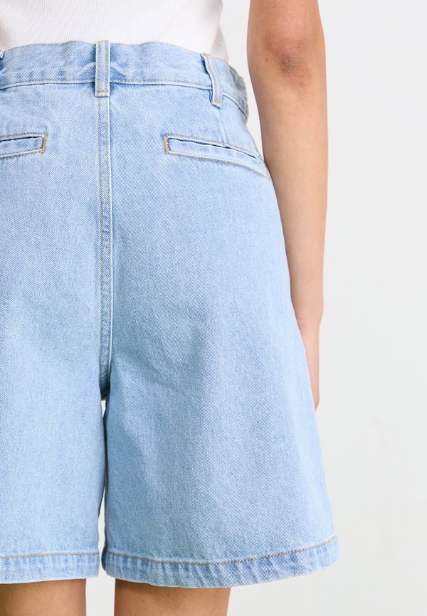 ELI PLEATED - Denim shorts - cirrus3