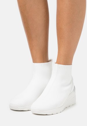 BIACLARE - High-top trainers - white