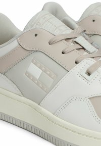 Tommy Jeans FINE CLEAT TONAL - Sneakers basse - drifty dunes