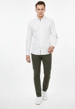 SINIGUAL CON CODERA  - Camisa - blanco