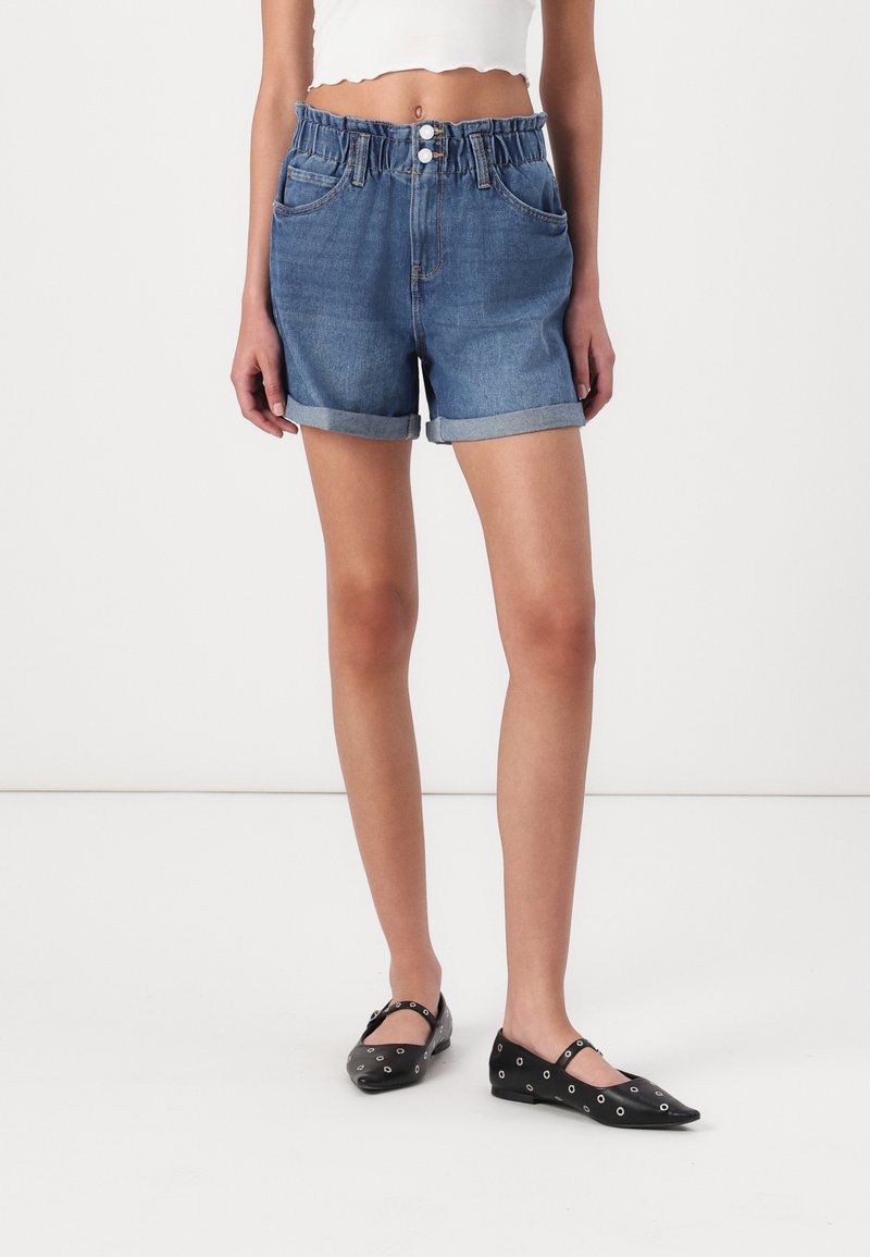 Vero Moda VMLYRA PAPERBAG - Kratke hlače od trapera - medium blue denim