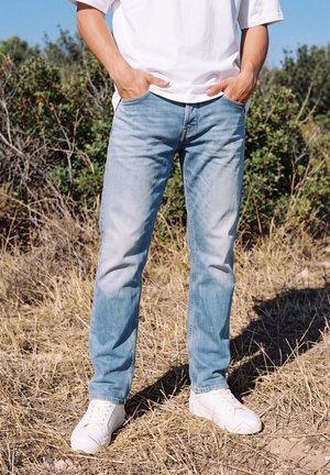 Replay, GROVER STRAIGHT FIT JEANS - Дънки с прав крачол - medium blue