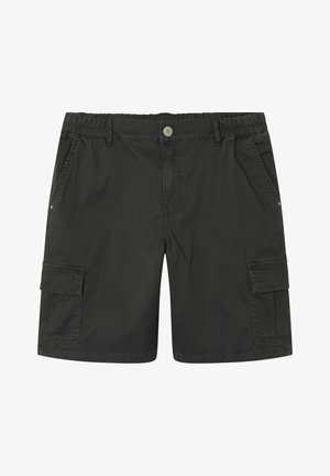Shorts cargo noirs avec une taille élastique, une fermeture à bouton à l'avant et des poches latérales avec des accents à rabat. Texture de tissu lisse.
