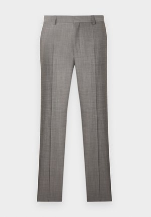 Pantalon de costume gris clair avec passants pour ceinture et plis marqués à l'avant, présenté à plat sur un fond blanc.