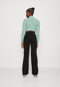 Pieces PCPEGGY WIDE PANT - Ravne kavbojke - black