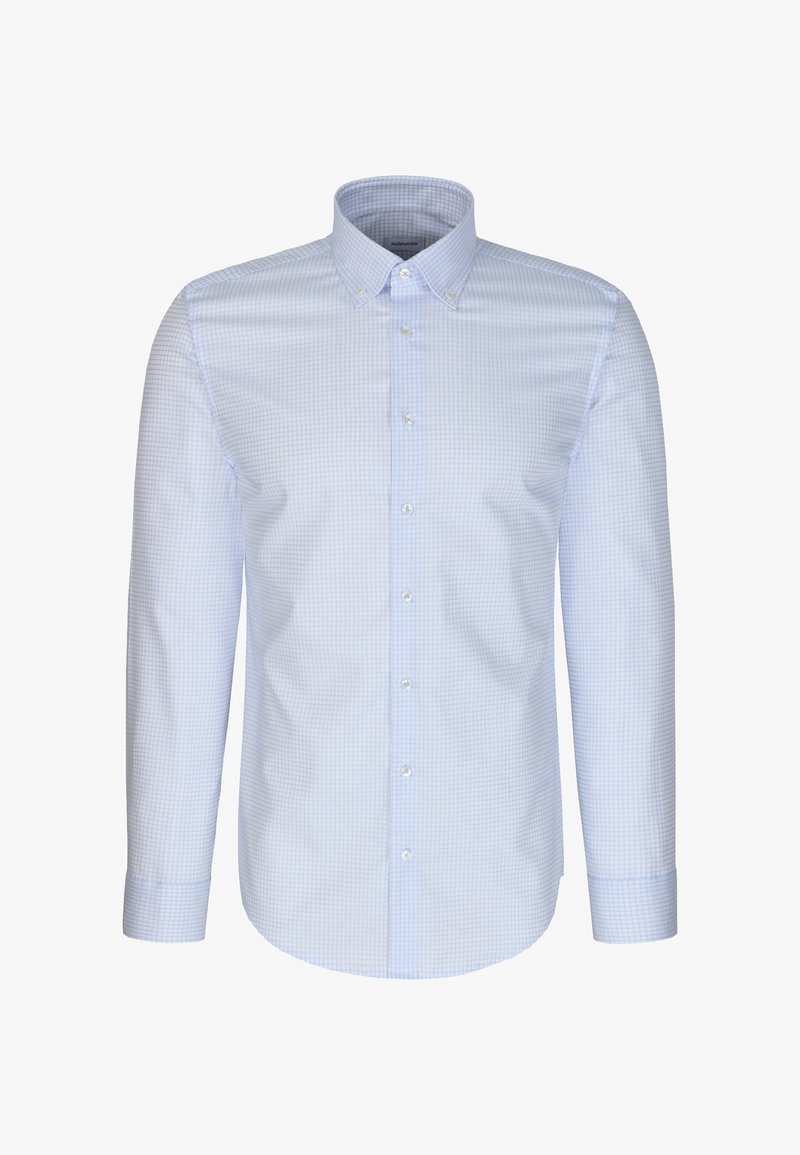 Chemise à carreaux bleu clair à manches longues avec boutons, col boutonné et boutons blancs, présentée sur un fond uni.