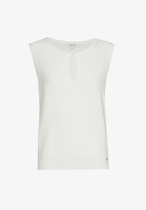 Haut en tricot sans manches blanc avec encolure ronde, petite ouverture en forme de goutte et fermeture par un seul bouton à l'avant, ainsi qu'une petite étiquette logo en métal près de l'ourlet.