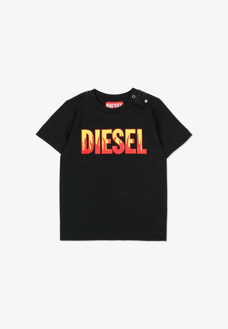 T-shirt en coton noir avec le texte "DIESEL" en rouge et jaune vif, orné d'un motif de flammes. Comprend des boutons-pression sur l'épaule pour un habillage facile.