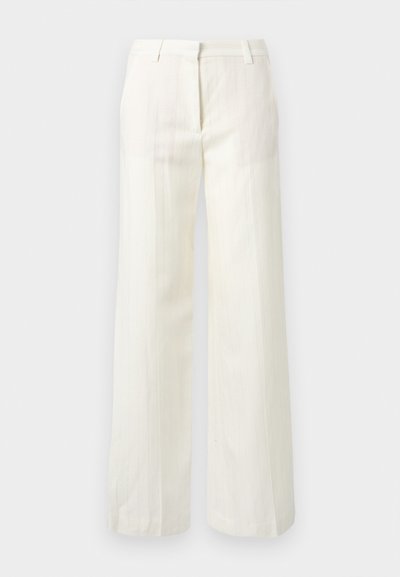 Λευκό παντελόνι με λεπτές κάθετες ρίγες, μπροστινό φερμουάρ, θηλιές για ζώνη και ίσια γραμμή ποδιού.