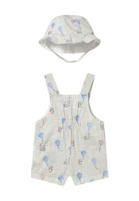 Overol a rayas en gris claro con patrones de globos en azul y beige, combinado con un sombrero tipo bucket a juego. Fabricado en tela ligera.