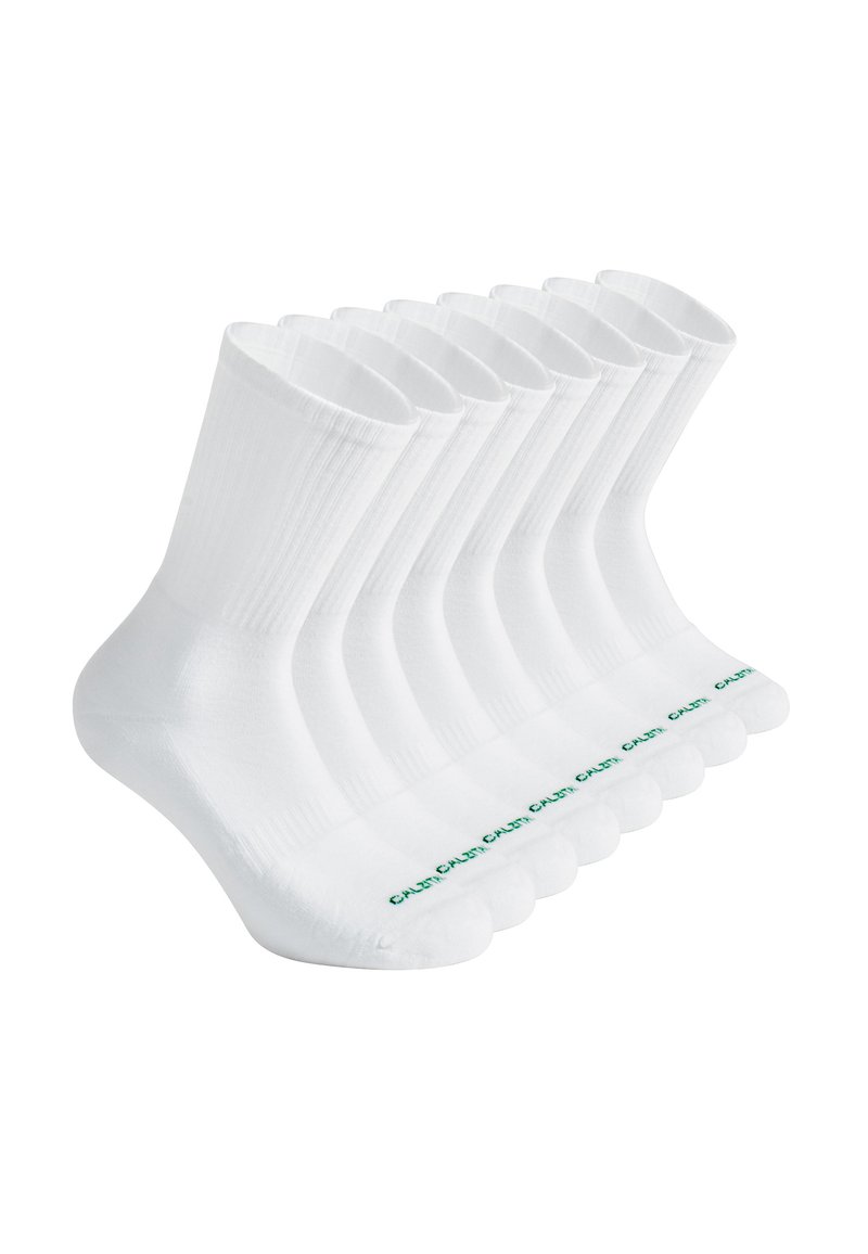 Calcetines de algodón blancos de corte medio, con diseño acanalado y un logo verde a lo largo del tobillo. Paquete de seis, forma estándar, textura suave.
