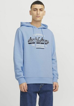 Felpa azzurra chiaro in cotone, con stampa del logo frontale in bianco e nero. Maniche lunghe e tasca a marsupio. Vestibilità classica.