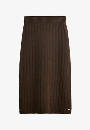 Brauner Strick-Midirock mit vertikalen Zopfmusterungen und elastischem Bund, der ein kleines metallisches Markenschildchen nahe dem Saum aufweist.