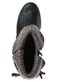 Botte d'hiver noire avec doublure en laine grise épaisse, fermeture éclair sur le côté et bout arrondi, vue de dessus sur fond blanc.