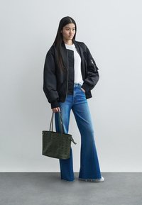 MCM LIZ SHOPPER - Käekott - khaki moss