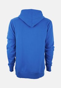 Sudadera de algodón azul con capucha ajustable, mangas largas, puños acanalados y cinturilla ceñida. Textura suave, sin patrones visibles.