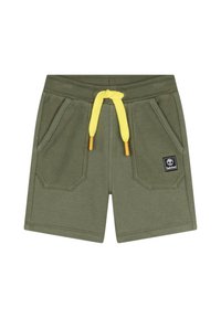 Pantaloni corti verde oliva in un materiale morbido con una finitura testurizzata, dotati di tasche frontali e di un laccetto giallo brillante. Incluso un piccolo patch con logo.