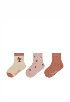 Drei Paar Socken: ein Paar in Creme mit Kaktusmuster, ein Paar in Pink mit Blumenmuster und ein Paar in Rostfarbe mit Rippstruktur. Alle haben kontrastierende Bündchen.