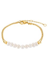 Bracelet en chaîne dorée orné d'une rangée de perles blanches à la texture lisse, fermeture à clip et chaîne de longueur ajustable.