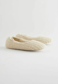 Next REGULAR FIT  - Lahtised kingad - cream