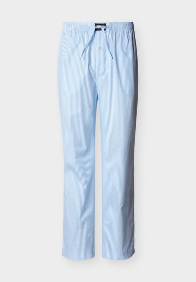Pantalon de pyjama rayé verticalement bleu clair et blanc avec une taille élastique et une braguette à boutons à l'avant.
