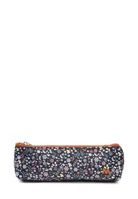 Astuccio floreale realizzato in tessuto con uno sfondo scuro. Caratterizzato da motivi floreali multicolori e una cerniera marrone con accento del logo.