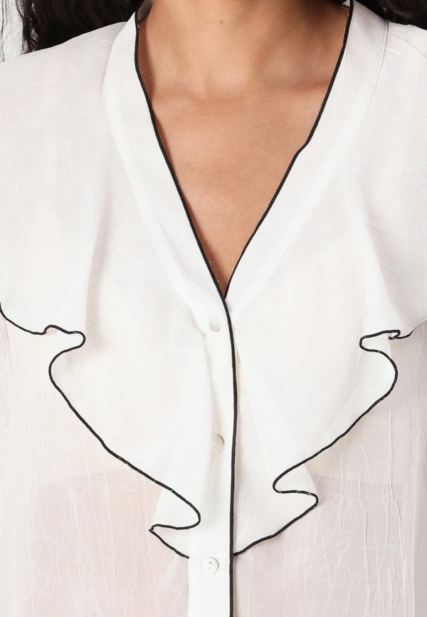 ONLVIBER FRILL V NECK SHIRT - Blouse - cloud dancer3