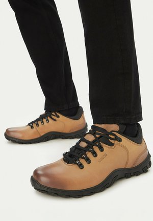 Lasocki, LASOCKI LOW SHOES MEN'S BROWN 5907964353218 - Sporty snøresko - brown