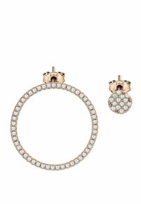 Roséguld örhängen som har en stor cirkulär ring med en rad klara stenar och ett mindre studsörhänge med en cirkulär stendekor.