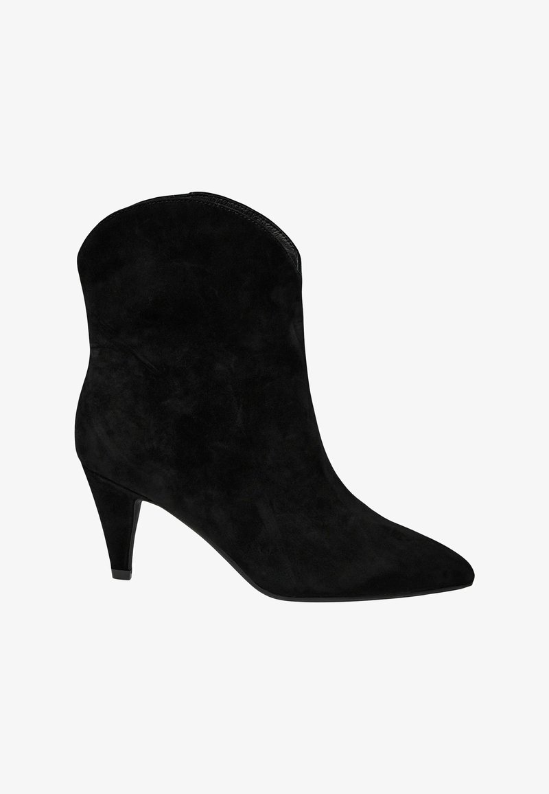 Sort ruskind-ankelstøvle med spids tå, 5 cm stilet-hæl og glat tekstur. Sømløst design med en diskret skinnende finish.