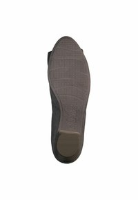 Semelle de chaussure grise avec une surface en caoutchouc texturée, dotée d'un motif de bande de roulement pour l'adhérence et d'un talon rembourré pour le confort.