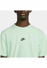 Nike Sportswear TEE - T-shirt básica - mint foam black