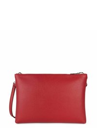 Borsa a mano rossa in pelle con superficie testurizzata, forma rettangolare, chiusura con zip e tracolla removibile per facilitarne il trasporto.