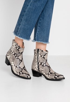 Kovbojské/motorkářské kotníkové boty - beige