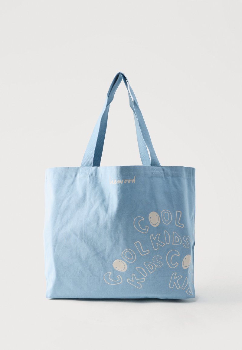 Φωτεινή γαλάζια τσάντα tote με μακριές λαβές, με τη φράση «COOL KIDS» σε καμπύλα λευκά γράμματα και μικρά χαμογελαστά προσωπάκια.