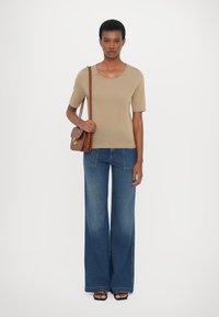 CLOSED CREW NECK SHORT SLEEVE - Tricou basic - urban beige