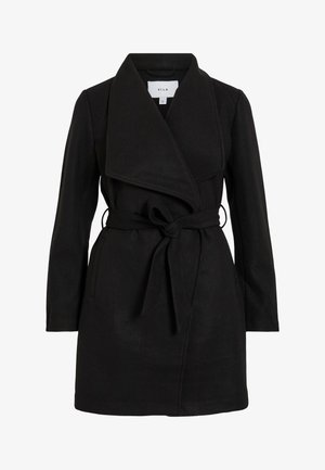 Cappotto nero con design avvolgente, collo oversized, vita con cinturino e due tasche laterali. Realizzato in tessuto testurizzato per calore e stile.