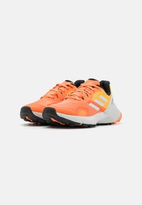 Adidas Terrex SOULSTRIDE - Tenisice za trail trčanje - amber tint/grey one/semi spark