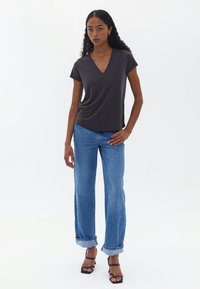 OXXO SOFT TOUCH V-NECK  - Jednoduché tričko - black coffee