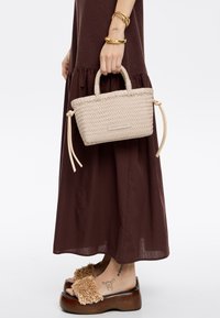 Bimba Y Lola Torba čez telo - arena