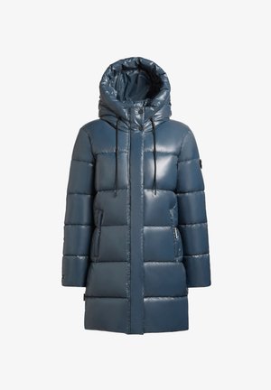 Mørkeblå, lang, polstret vinterfrakke med stor hætte og sorte snore, forlommer og frontknapper over lynlås lukning.