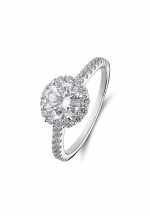 Zilveren verlovingsring met een grote ronde centrale diamant omgeven door kleinere diamanten op een met diamanten bezette band.