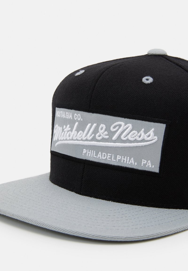 Mitchell /& Ness Brooklyn Nets Navy Red Edition 110 Flex Snapback Cap