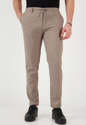 Lela & Buratti, LELA & BURATTI TROUSERS REGULAR FIT - Chino-püksid - tan