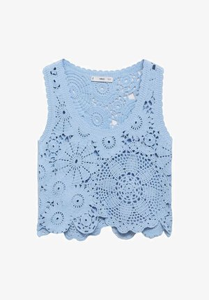 Lichtblauw gehaakt tanktop met bloem- en cirkelpatronen, een V-hals en gegolfde zoom. Gemaakt van gevlochten garen.