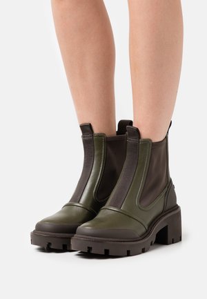 CHELSEA LUG BOOT - Platform ankle boots - leccio/coconut