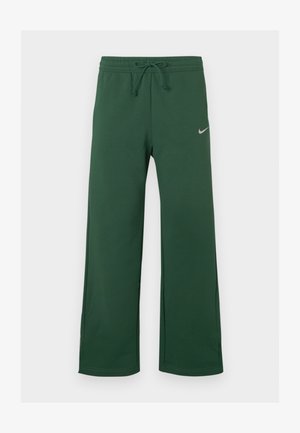 Tmavohnedé voľné tepláky so sťahovacím pásom a malým bielym logom Nike na ľavom stehne na jednoduchej pozadí.