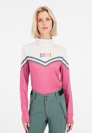 Langärmliges Oberteil mit Stehkragen, präsentiert in einem Design mit farbigen Blöcken in Weiß und Pink, ergänzt durch graue Akzente und Logo. Glattes Material, sportliche Passform.