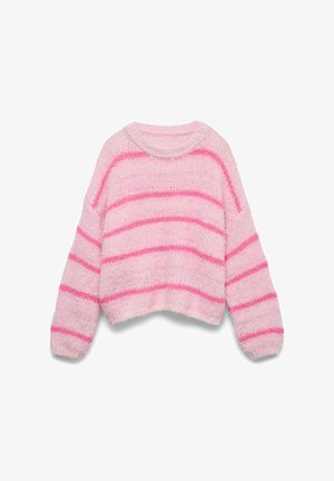 Pull court rose clair à manches longues, avec des rayures horizontales en rose plus foncé. Texture tricotée avec une apparence douce et duveteuse.